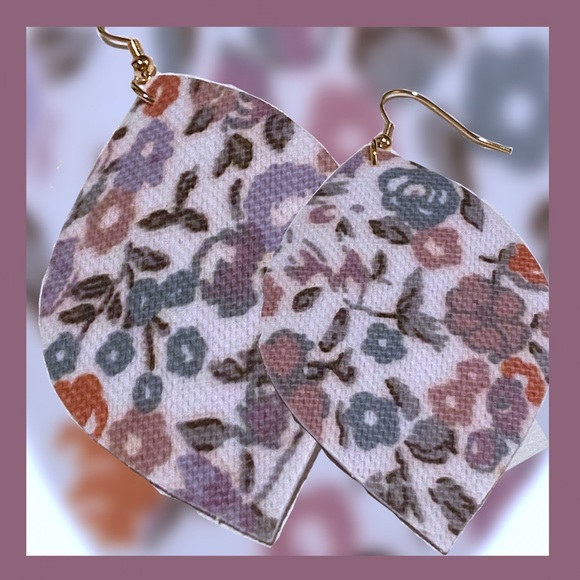 Faux Leather Violet Floral Print Oval Earrings NWT - Picture 3 of 7